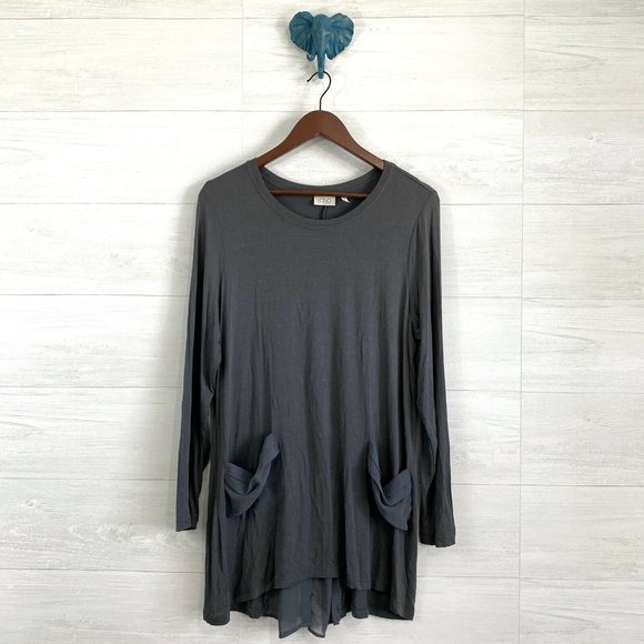 LOGO by Lori Goldstein Tops - Logo Lori Goldstein Gray Long Slv Slinky Knit Top